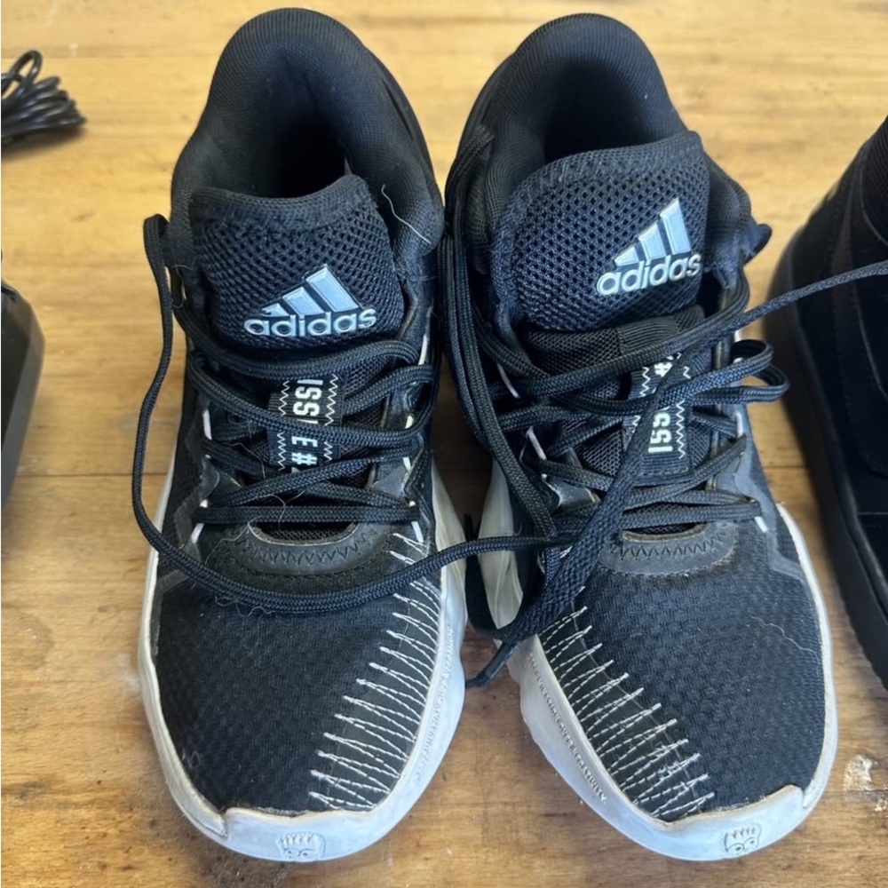 Adidas Issue 2 (Black & White) kids sneaker tennis shoe - Size 4Y